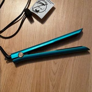 HAIR FETISH - Straightening iron